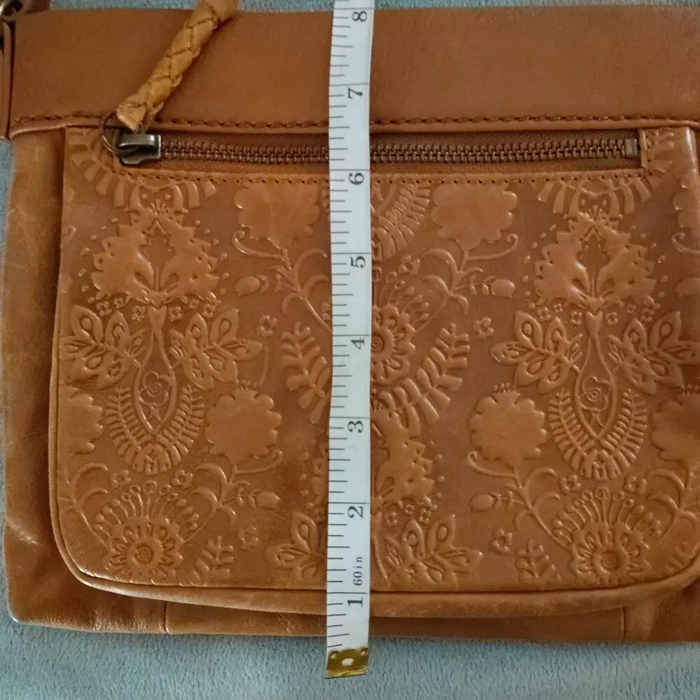 ✨ The Sak Tan Embossed Leather Crossbody Shoulder Bag ✨ - Picture 13 of 14